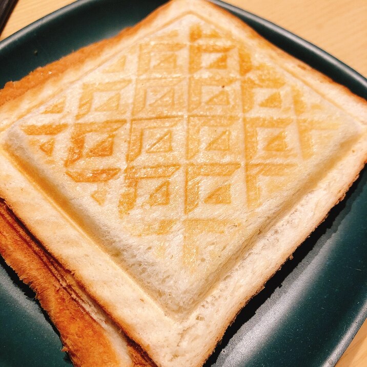 朝食に簡単⭐サラダチキンでヘルシーホットサンド♪